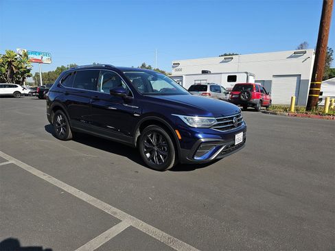 Certified 2023 Volkswagen Tiguan SE w/ Panoramic Sunroof Package image 3