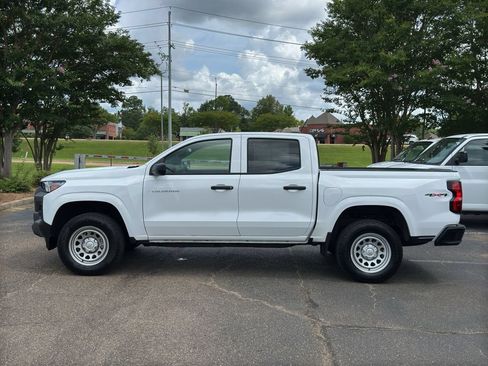 Used 2026 Chevrolet Colorado W/T AWD/4WD image 4