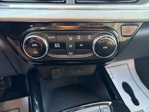 Used 2025 Chevrolet Trax LT FWD image 16
