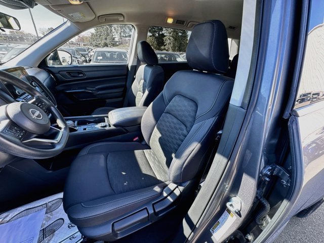 Used 2024 Nissan Pathfinder S AWD/4WD image 16