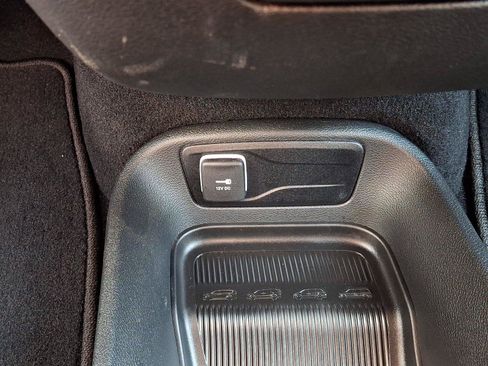 Used 2025 Chrysler Pacifica Select AWD/4WD image 26