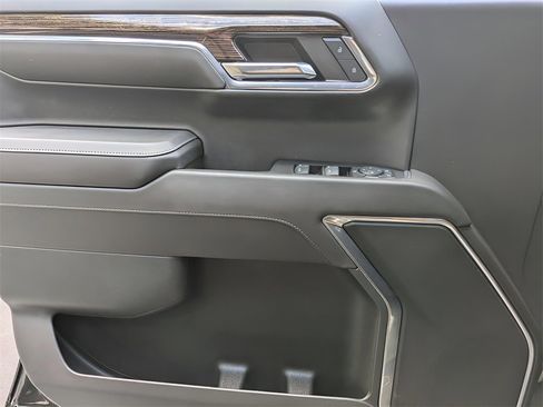 Used 2024 GMC Sierra 1500 Elevation image 12