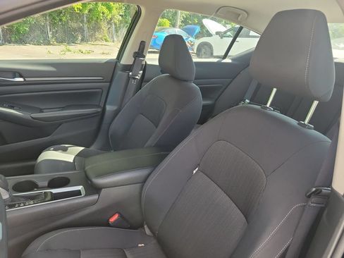 Used 2025 Nissan Altima 2.5 SV FWD image 15