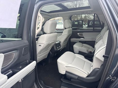 Used 2025 Ford Expedition Max Platinum w/ Platinum Ultimate Package image 19