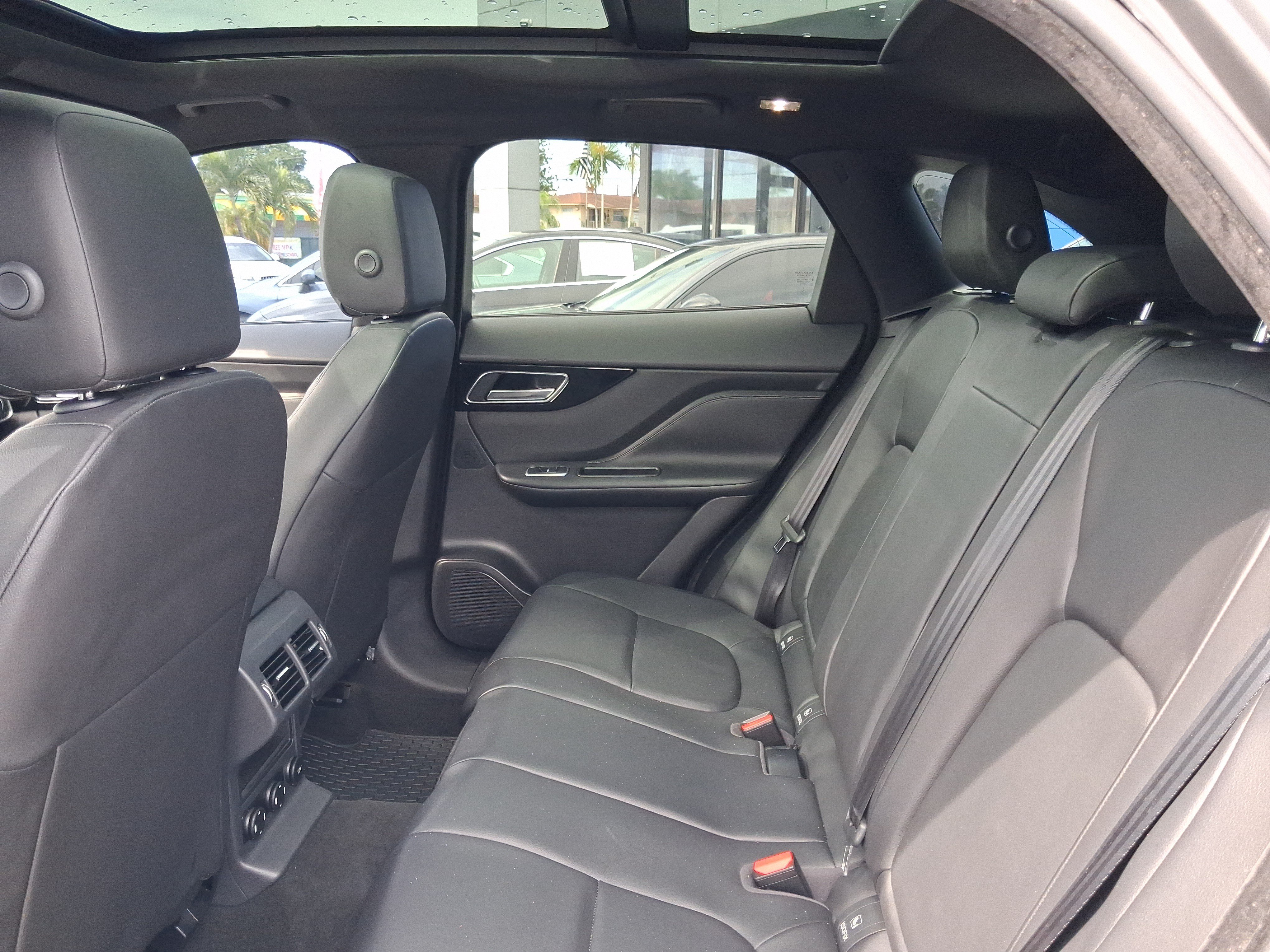 Used 2018 Jaguar F-PACE Premium AWD/4WD image 22