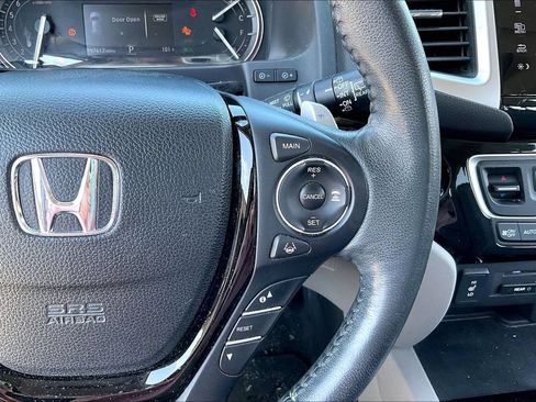 Used 2017 Honda Pilot Touring image 12