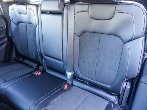 New 2025 Jeep Grand Cherokee Altitude image 22