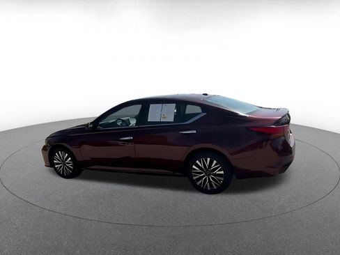 Used 2025 Nissan Altima 2.5 SV FWD image 10