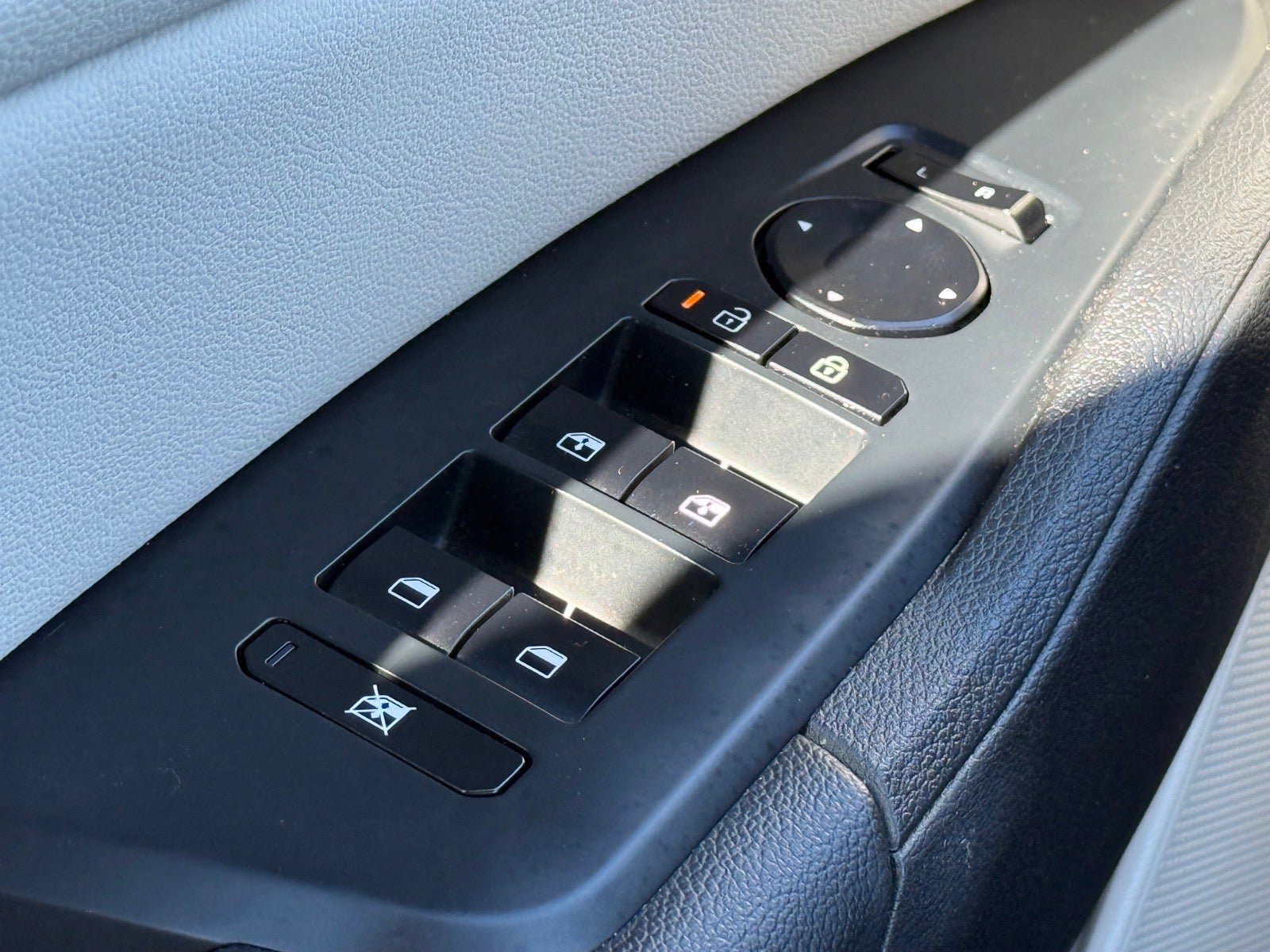 Used 2026 Kia Sportage EX FWD image 18
