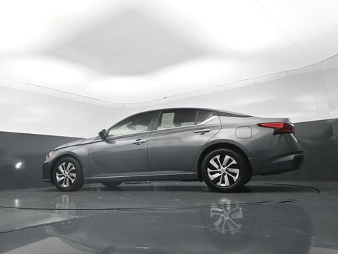 Used 2025 Nissan Altima 2.5 S FWD image 29