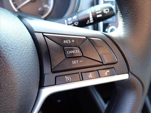 Used 2018 Nissan Kicks SV FWD image 22