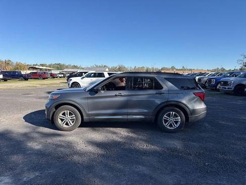 Used 2022 Ford Explorer XLT w/ Class IV Trailer Tow Package image 2