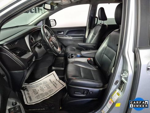 Used 2019 Toyota Sienna SE image 9