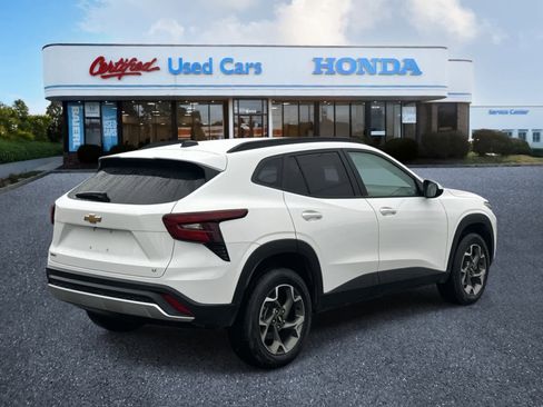 Used 2024 Chevrolet Trax LT w/ Driver Confidence Package image 5