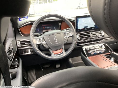 Used 2023 Lincoln Navigator Reserve image 9