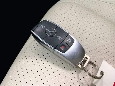 Used 2021 Mercedes-Benz GLE 350 4MATIC w/ Premium Package image 18