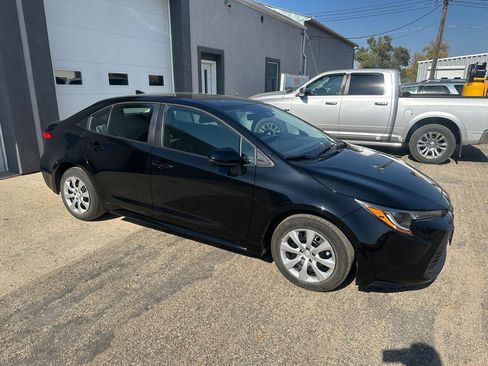 Used 2025 Toyota Corolla LE FWD image 1