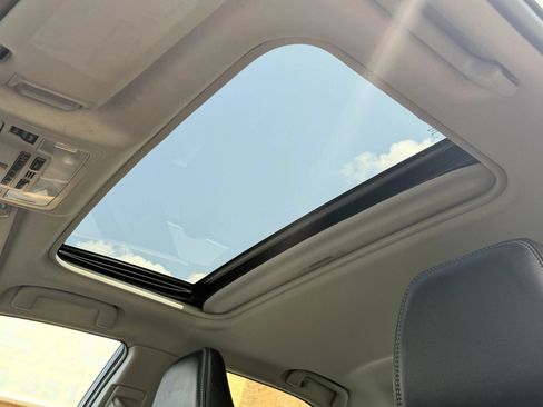 Used 2017 Toyota Camry XLE w/ Moonroof Package FWD image 25