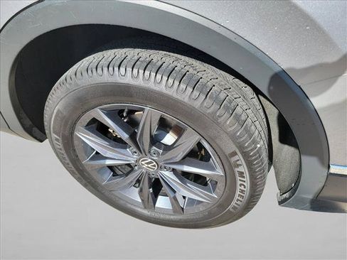 Used 2022 Volkswagen Tiguan SE AWD/4WD image 12