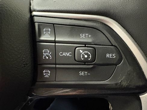 Used 2023 Jeep Grand Cherokee L Laredo w/ Luxury Tech Group I AWD/4WD image 17