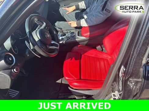 Used 2022 Alfa Romeo Giulia Veloce image 5