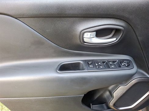 Used 2023 Jeep Renegade Latitude w/ Premium Group image 14