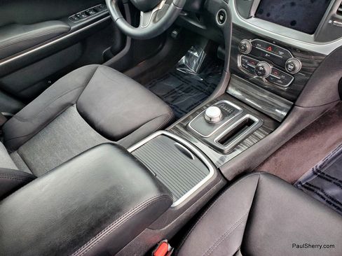 Used 2019 Chrysler 300 Touring w/ Sport Appearance Package RWD image 20