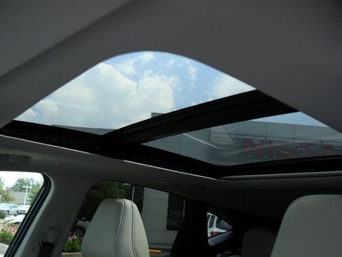 New 2025 Nissan Murano SL image 9