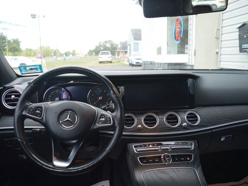 Used 2018 Mercedes-Benz E 300 4MATIC image 28