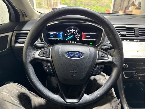 Used 2019 Ford Fusion SE FWD image 17