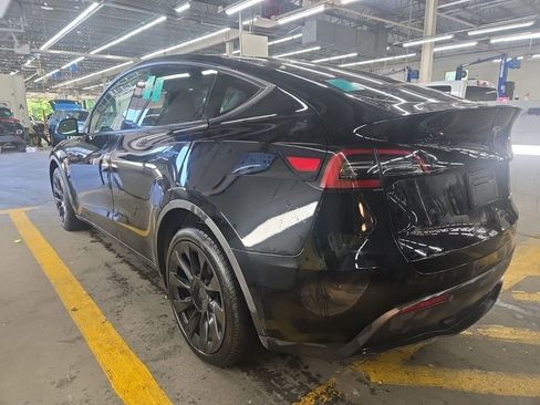 Used 2023 Tesla Model Y Long Range AWD/4WD image 4