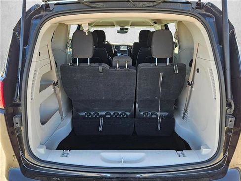Used 2023 Chrysler Voyager LX image 6