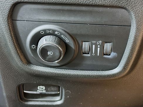 Used 2023 Jeep Grand Cherokee Limited AWD/4WD image 17