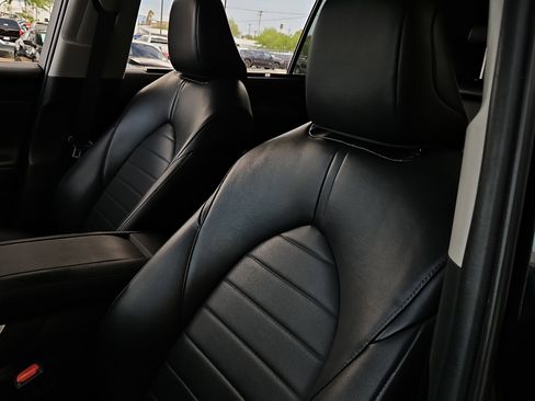 Used 2022 Toyota Highlander XLE image 8