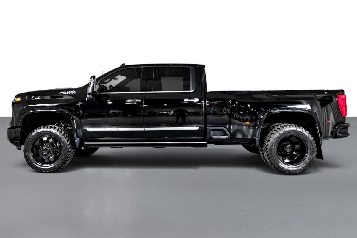 Used 2025 Chevrolet Silverado 3500 High Country w/ High Country Premium Package AWD/4WD image 12