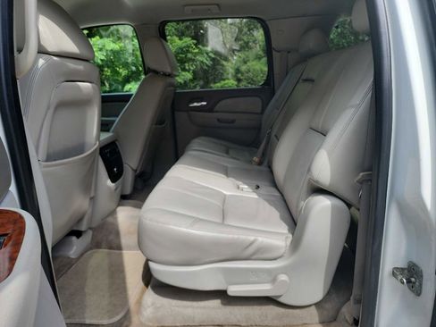 Used 2008 Chevrolet Suburban LT w/ LT Preferred Equipment Group RWD image 20