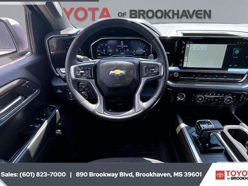 Used 2023 Chevrolet Silverado 1500 LT AWD/4WD image 5