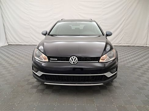 Used 2017 Volkswagen Golf Alltrack S image 2