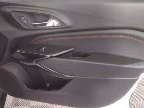 Used 2024 Chevrolet Trax RS w/ Sunroof Package image 29