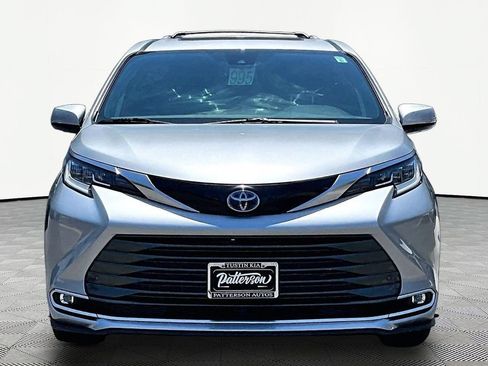 Used 2025 Toyota Sienna Limited AWD/4WD image 3