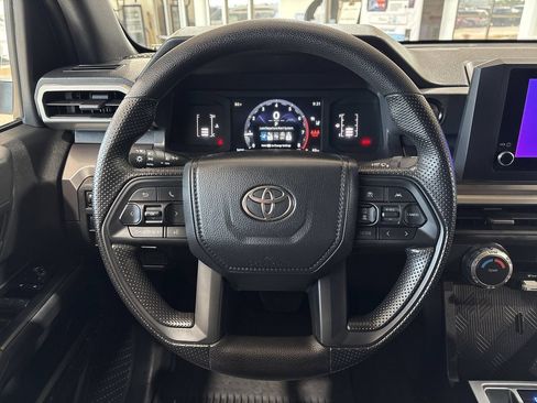 Certified 2025 Toyota Tacoma SR5 AWD/4WD image 14
