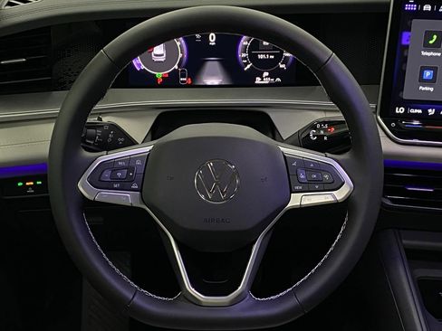 New 2025 Volkswagen Tiguan SE image 15