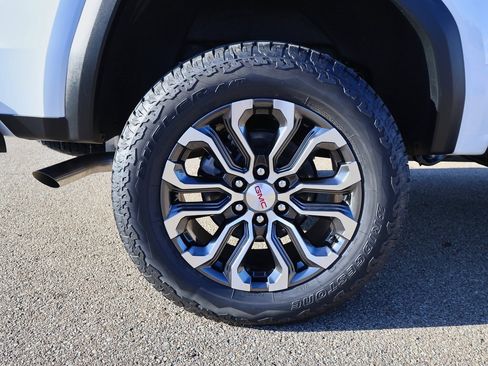 New 2026 GMC Canyon Denali image 33