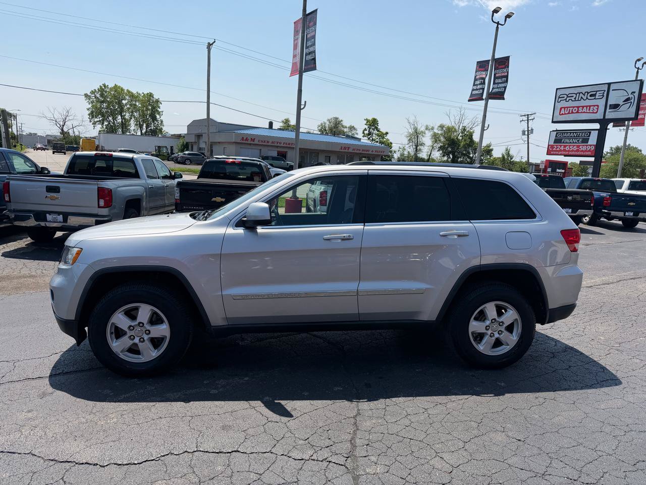Used 2011 Jeep Grand Cherokee Laredo AWD/4WD image 4