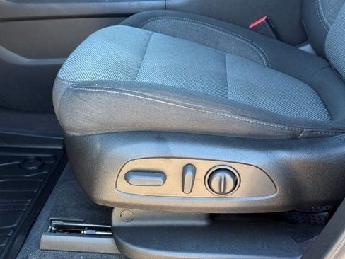 Used 2023 Chevrolet Traverse LT image 12