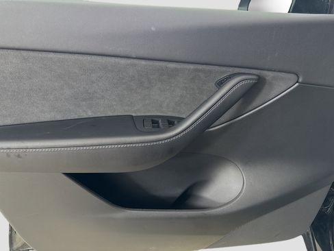 Used 2022 Tesla Model Y Performance AWD/4WD image 18