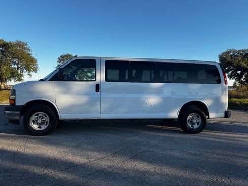 Used 2020 Chevrolet Express 3500 LT w/ LT Preferred Equipment Group image 2