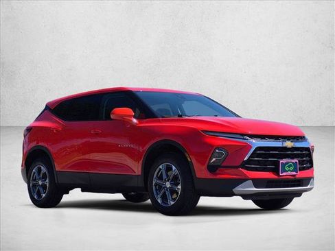 Certified 2025 Chevrolet Blazer LT AWD/4WD image 3