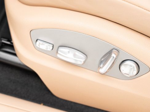 Used 2025 Porsche Macan image 15