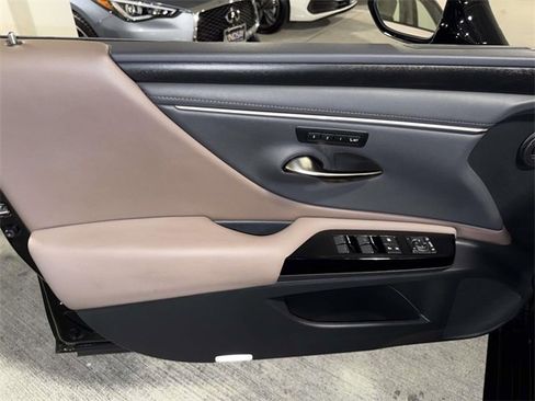 Certified 2023 Lexus ES 350 w/ Premium Package image 19